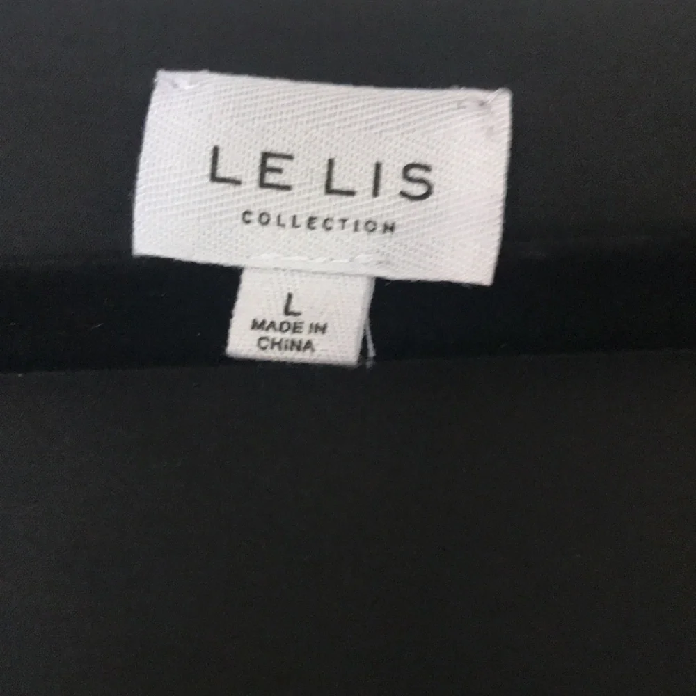 Like New LELIS Top.‎ Large